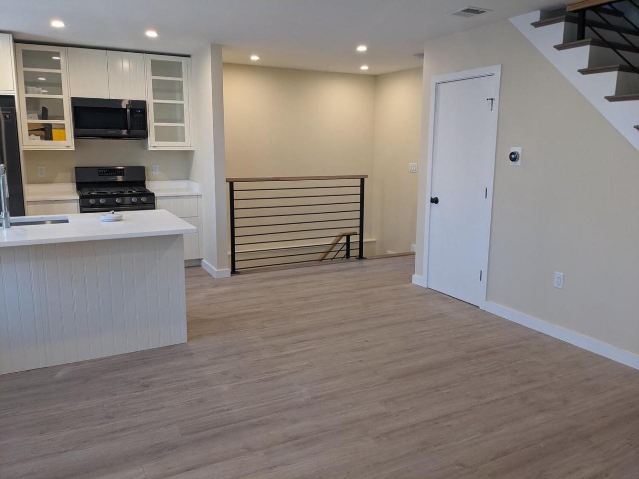 289 Central St - Photo 2 of 20