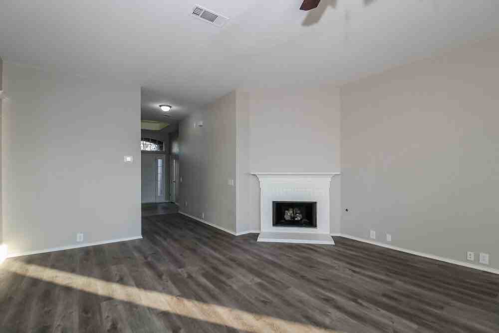 2716 Stallion Dr - Photo 4 of 16