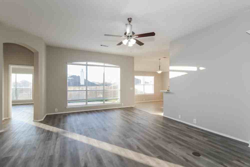 2716 Stallion Dr - Photo 5 of 16