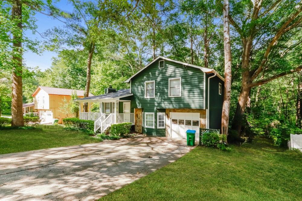 4006 Tanglewood Rd - Photo 2 of 25