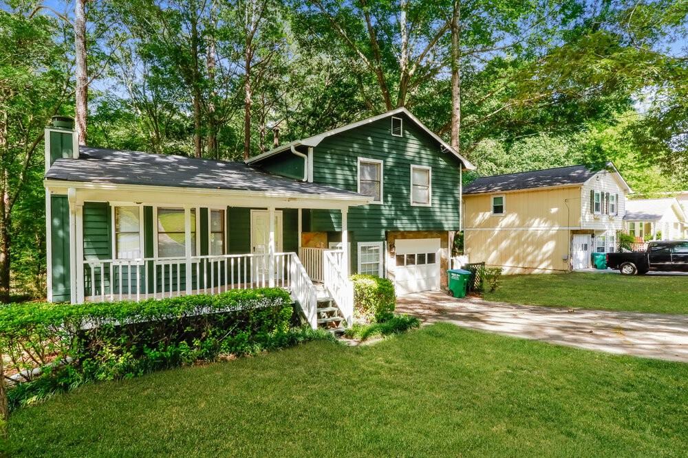 4006 Tanglewood Rd - Photo 3 of 25