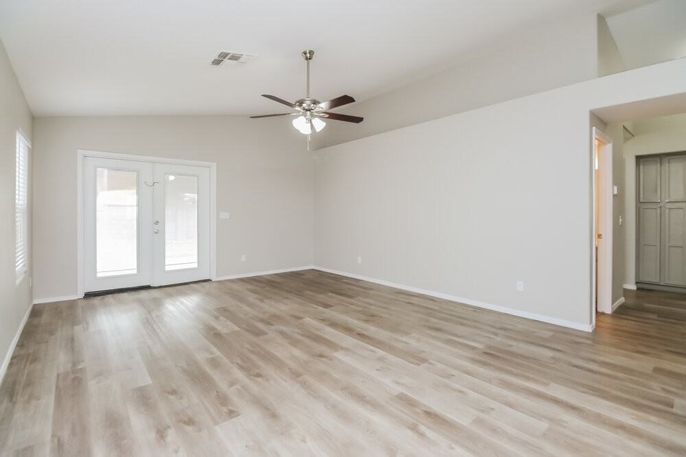 869 E Laredo St - Photo 4 of 16