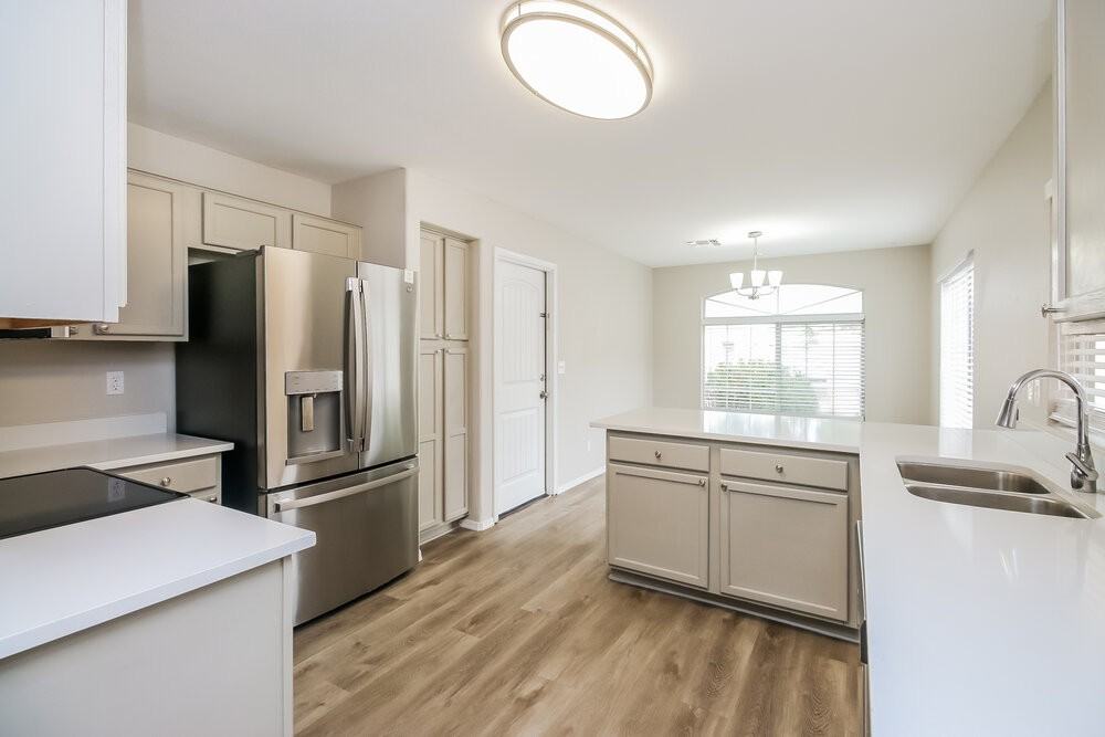 869 E Laredo St - Photo 7 of 16