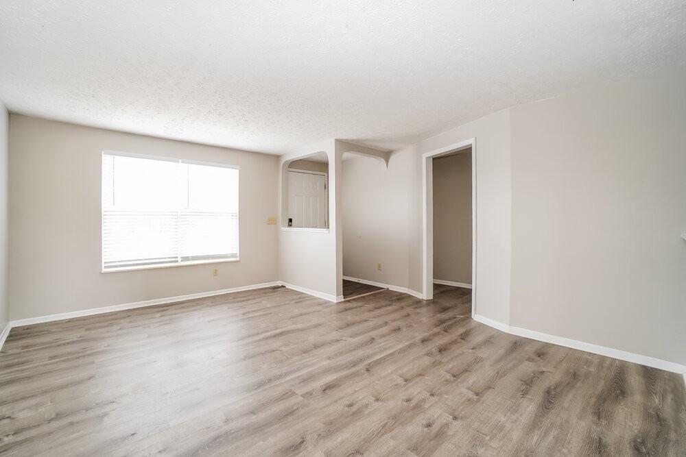 4880 River Trail Ct - Photo 4 of 17