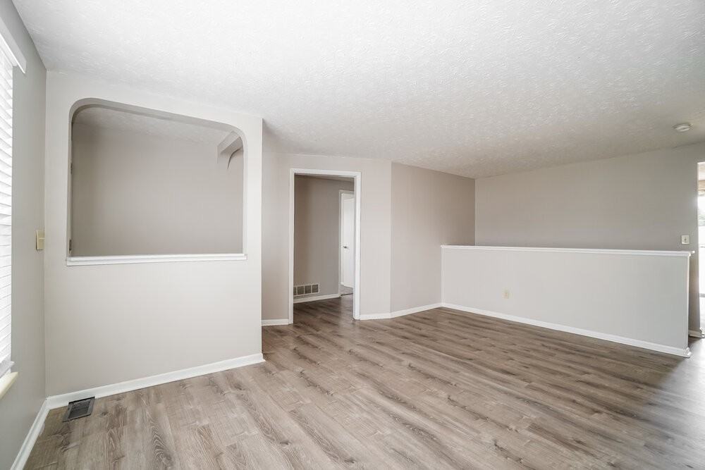 4880 River Trail Ct - Photo 5 of 17