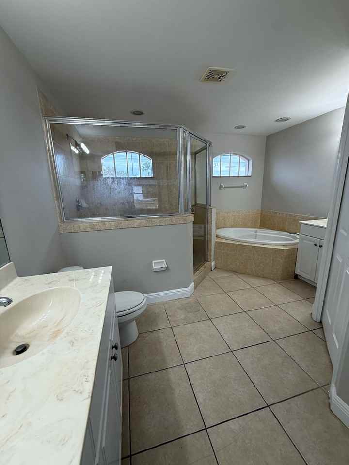 3417 1st St Sw #1 - Photo 3 of 7