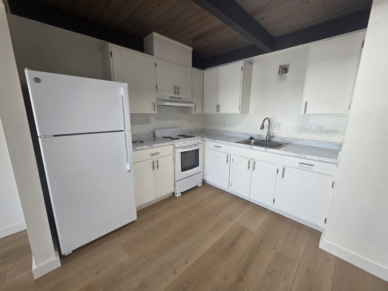 350 Esplanade Ave #9 - Photo 3 of 7