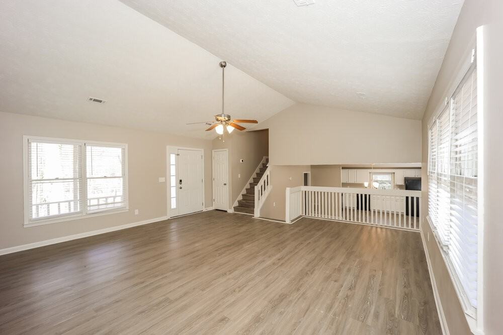 210 Ashley Creek Dr - Photo 5 of 17