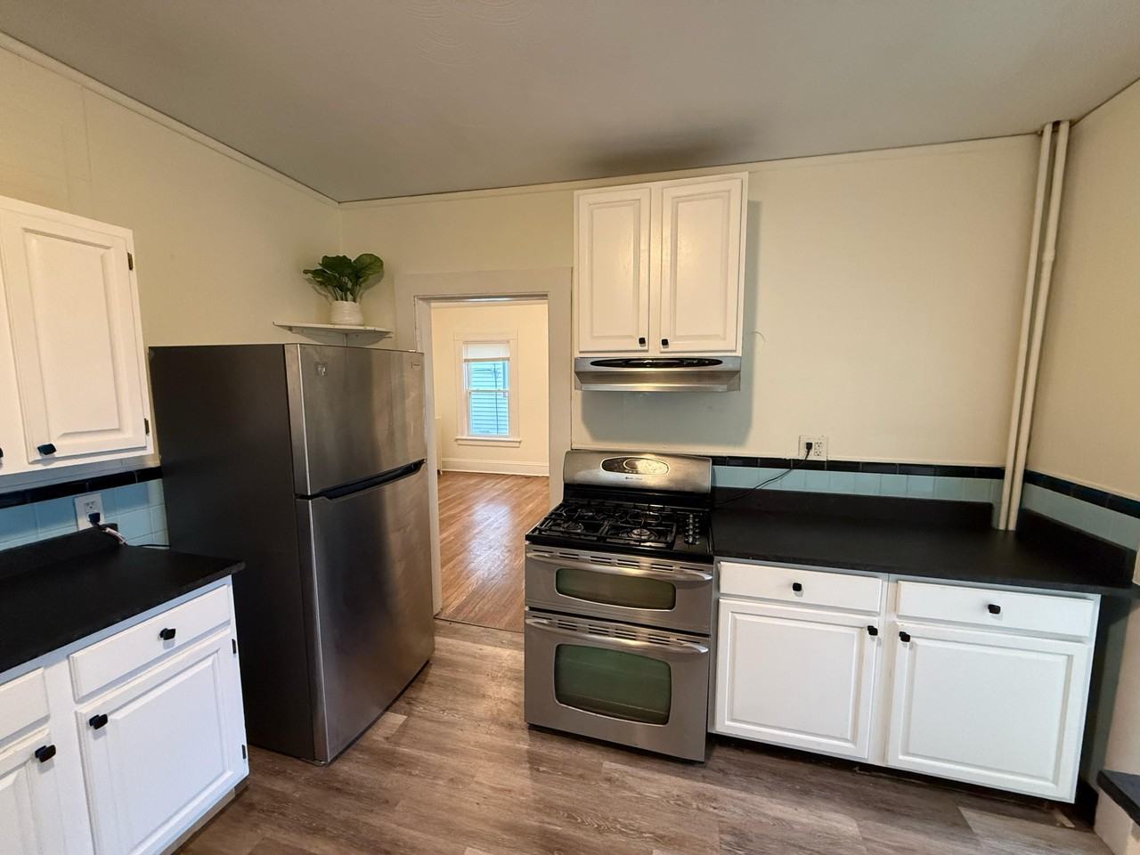 498 Stanley St #1 - Photo 6 of 26