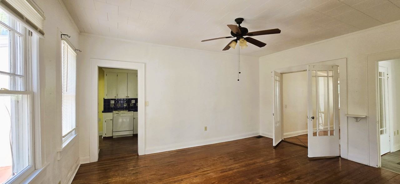 1065 Sunset Dr #1 - Photo 4 of 13