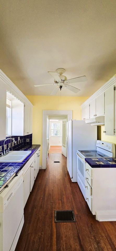 1065 Sunset Dr #1 - Photo 6 of 13