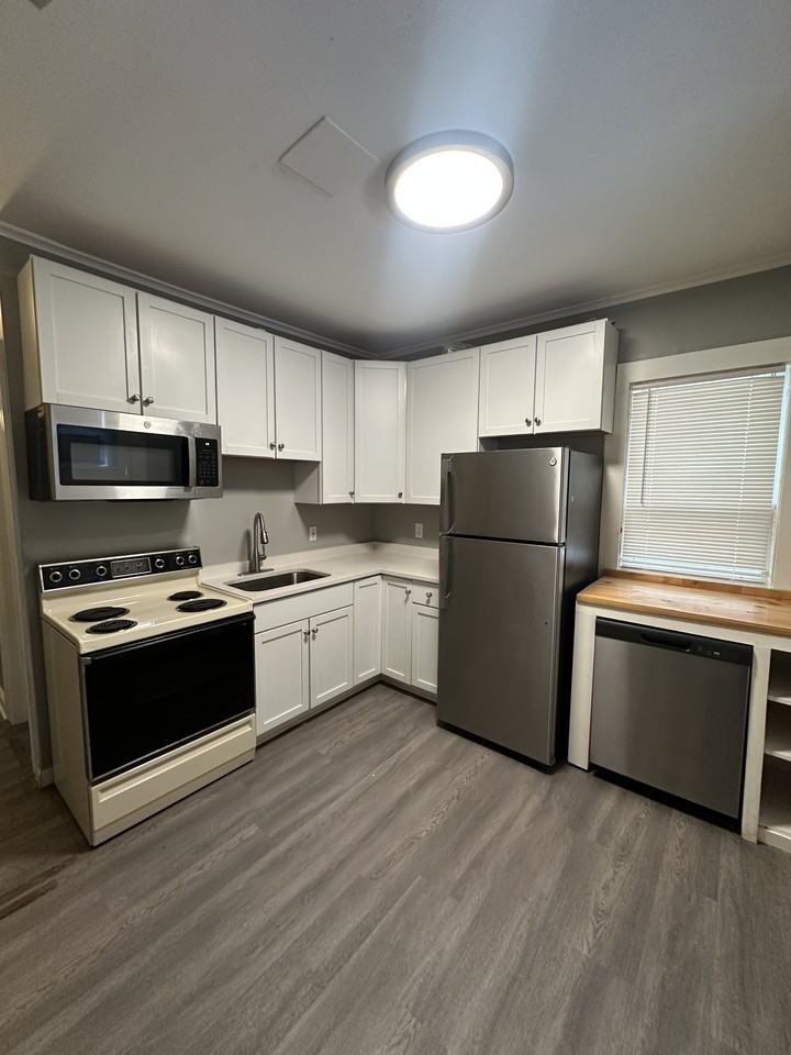 174 Gardiner Ave #1 - Photo 2 of 10