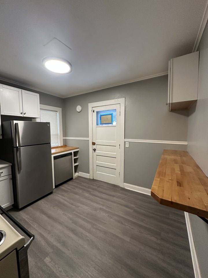 174 Gardiner Ave #1 - Photo 4 of 10