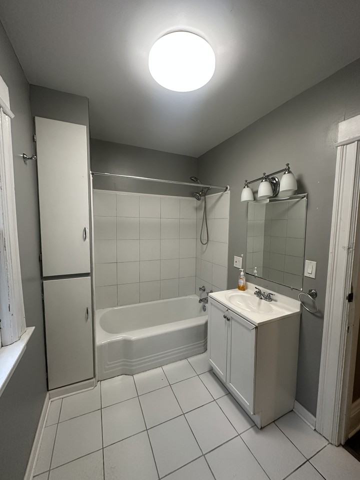 174 Gardiner Ave #1 - Photo 5 of 10