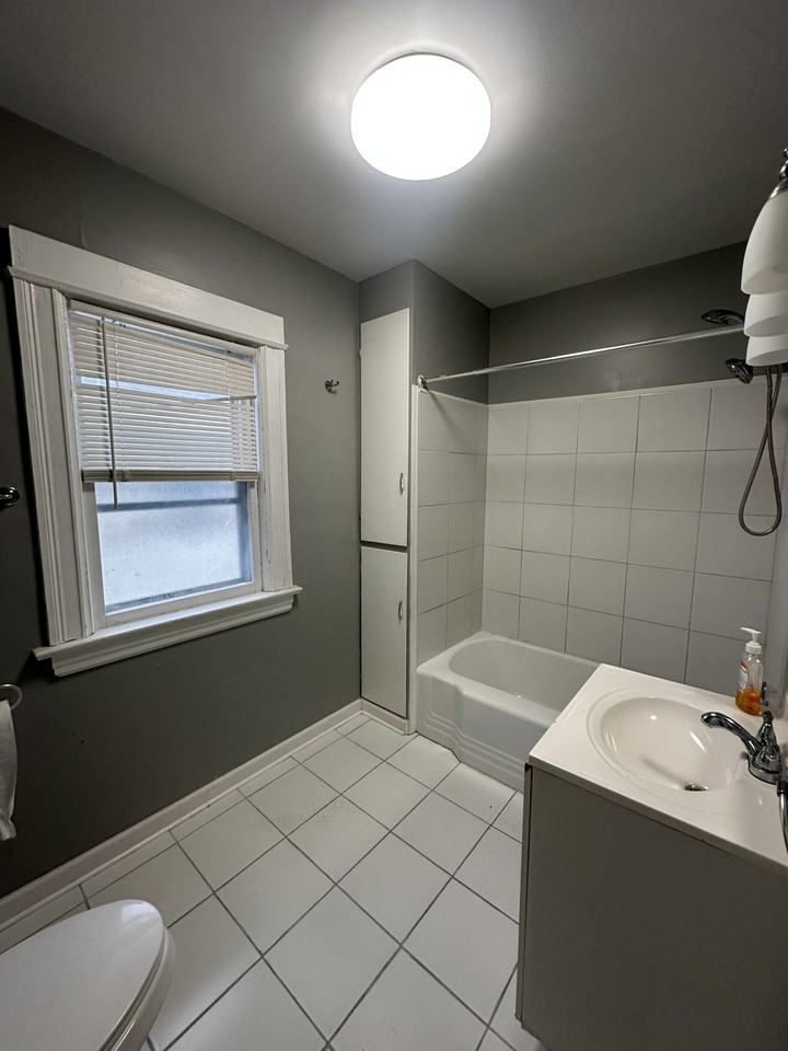 174 Gardiner Ave #1 - Photo 6 of 10