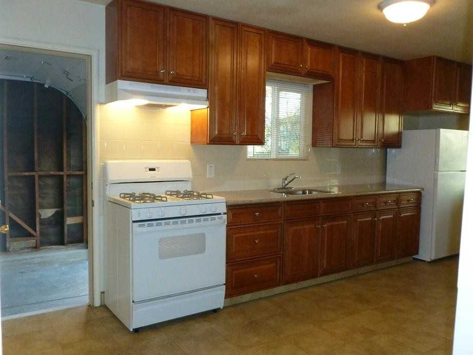 439 Central Ct #NA - Photo 4 of 32