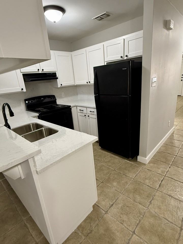 302 North Montevideo - 4 #4 - Photo 2 of 9