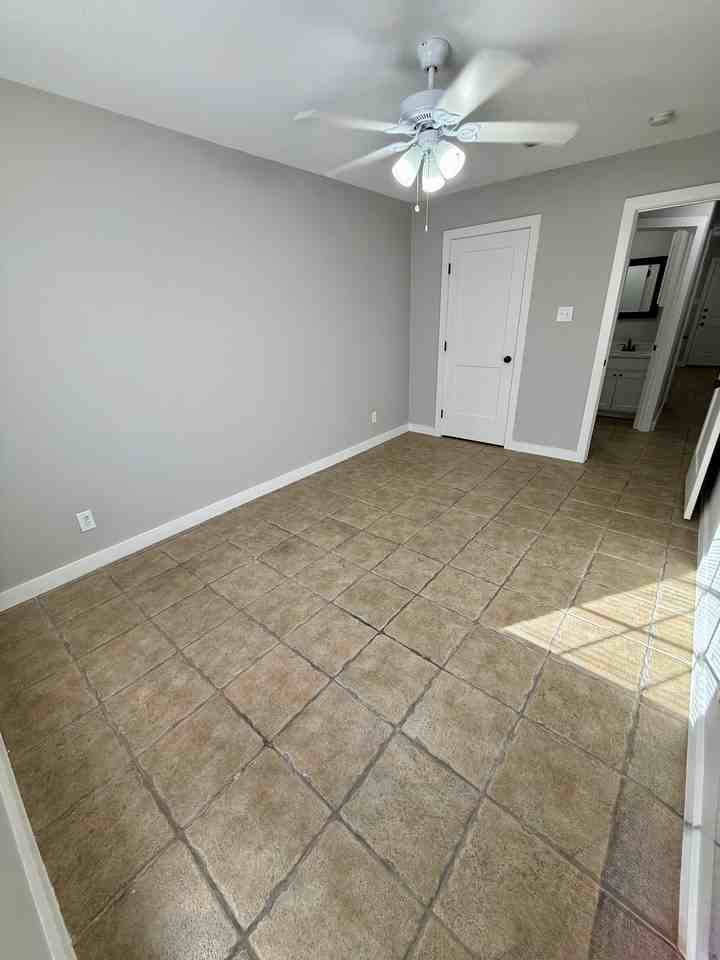 302 North Montevideo - 4 #4 - Photo 5 of 9