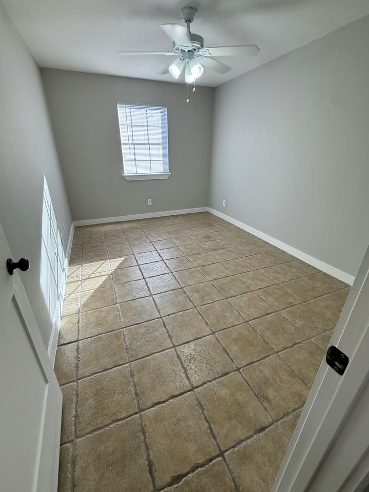 302 North Montevideo - 4 #4 - Photo 6 of 9