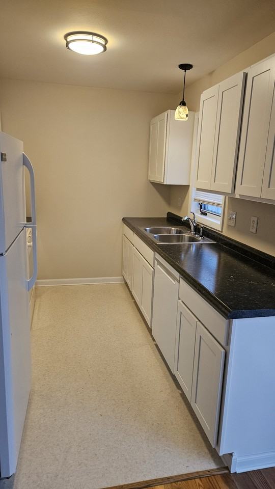 326 Scott Ave - Photo 4 of 8