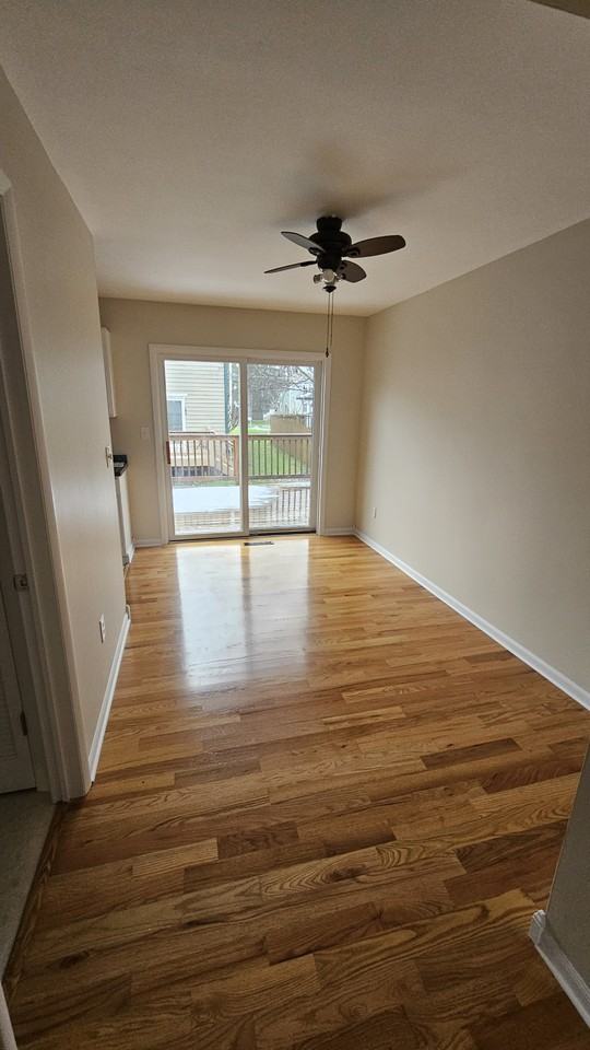 326 Scott Ave - Photo 5 of 8