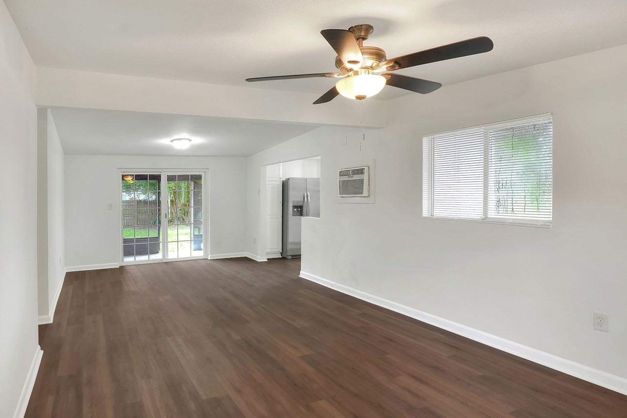 3006 Pinedale Ave - Photo 4 of 26