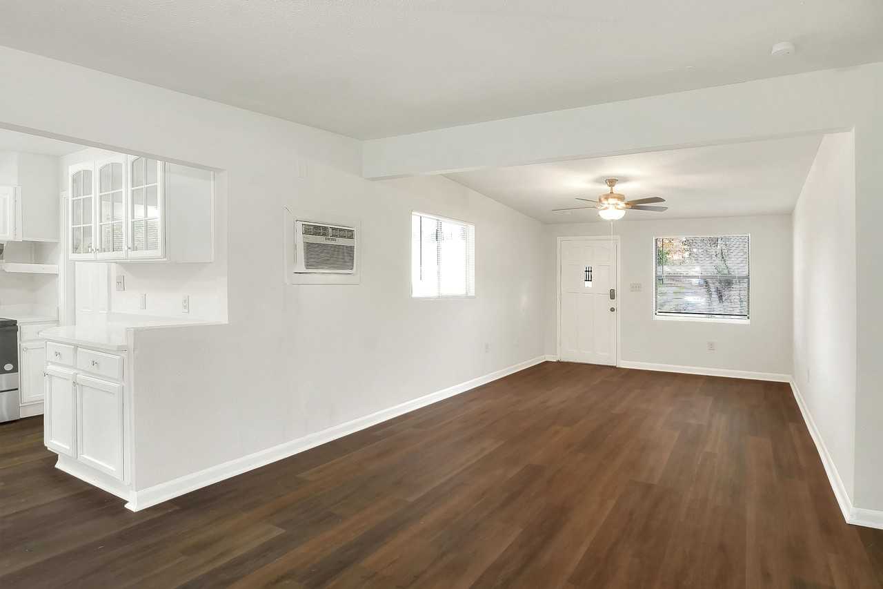 3006 Pinedale Ave - Photo 5 of 26