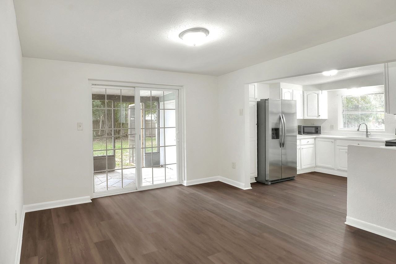 3006 Pinedale Ave - Photo 7 of 26