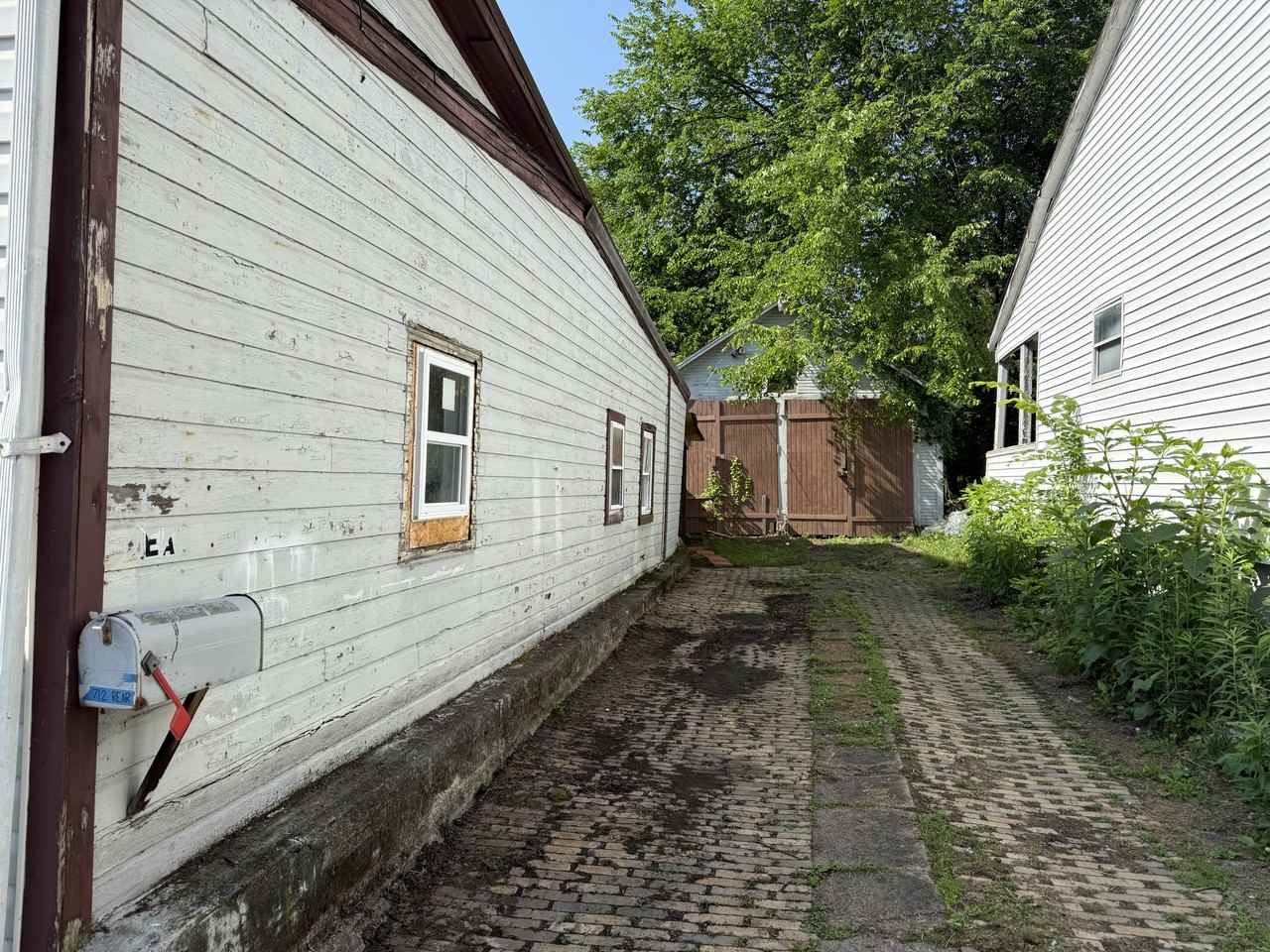 712 Dock St #REAR - Photo 2 of 14