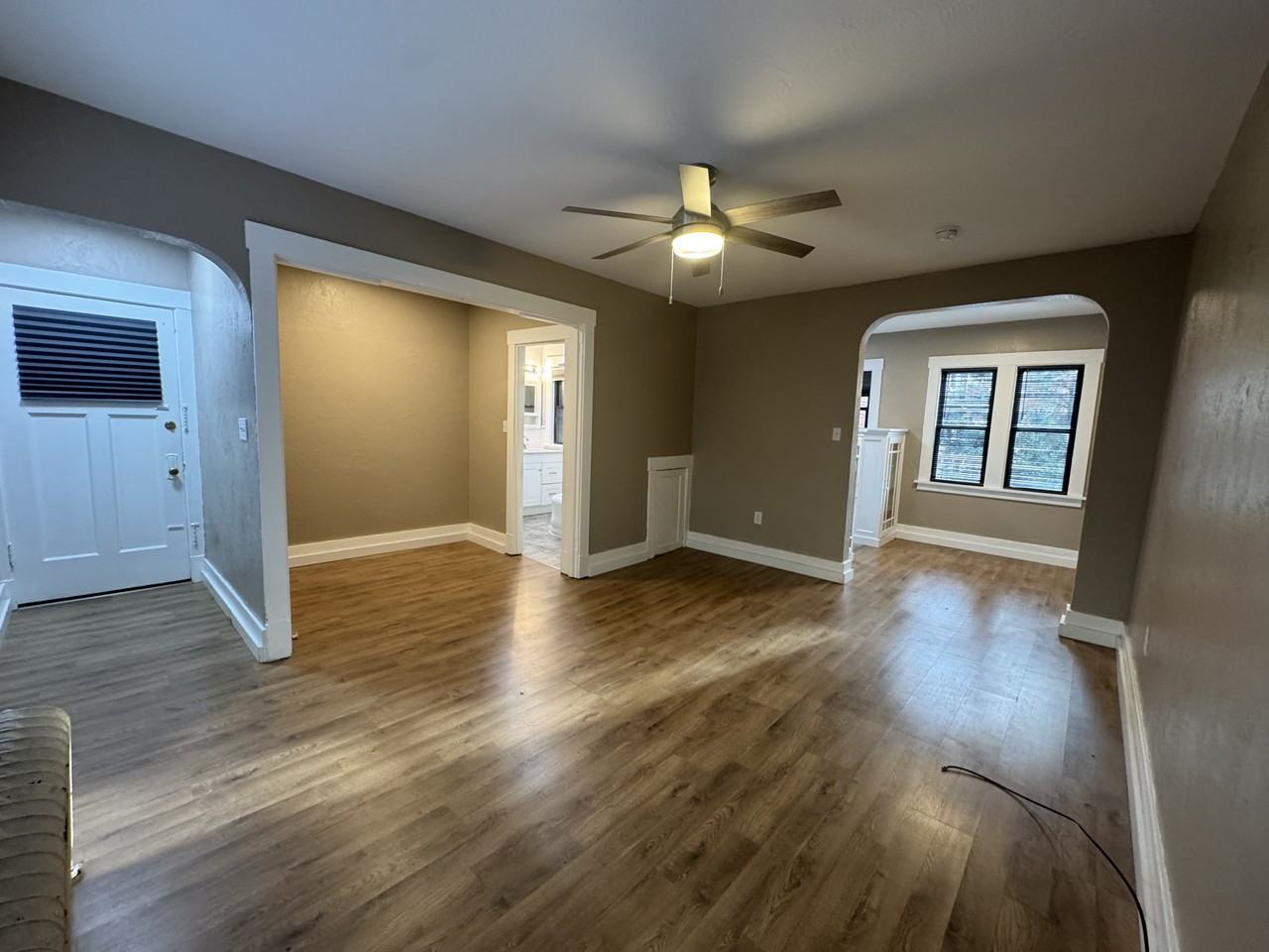 2816 Broadway Ave #I - Photo 3 of 12