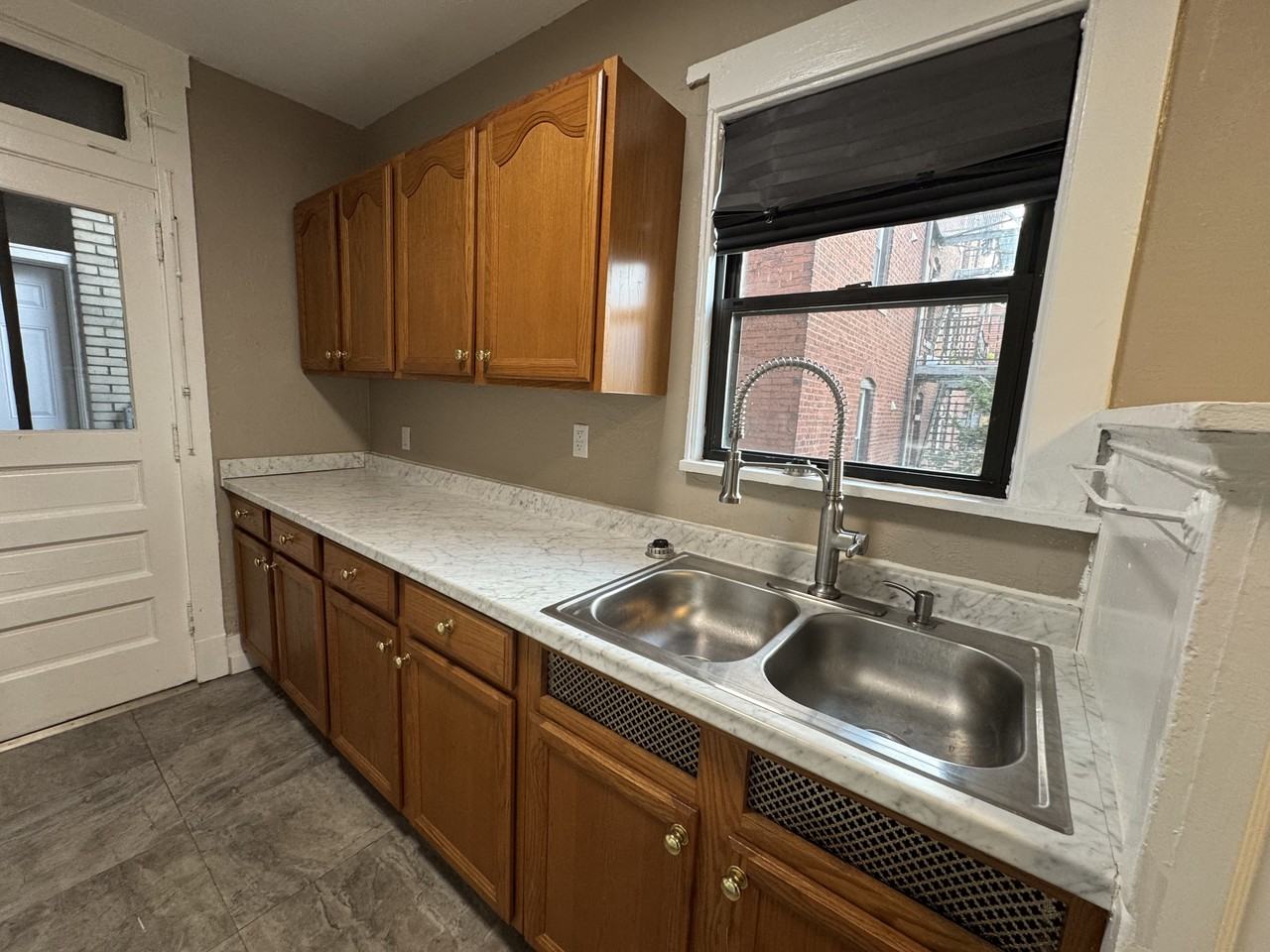 2816 Broadway Ave #I - Photo 7 of 12