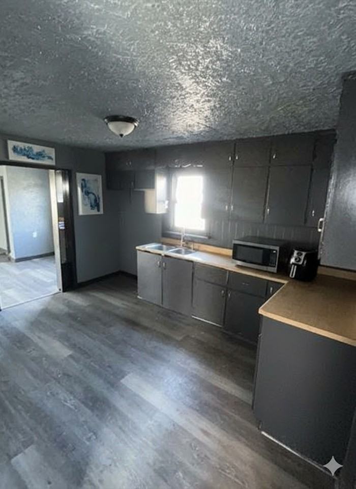 3504 Blackstone Ave #1 - Photo 3 of 9