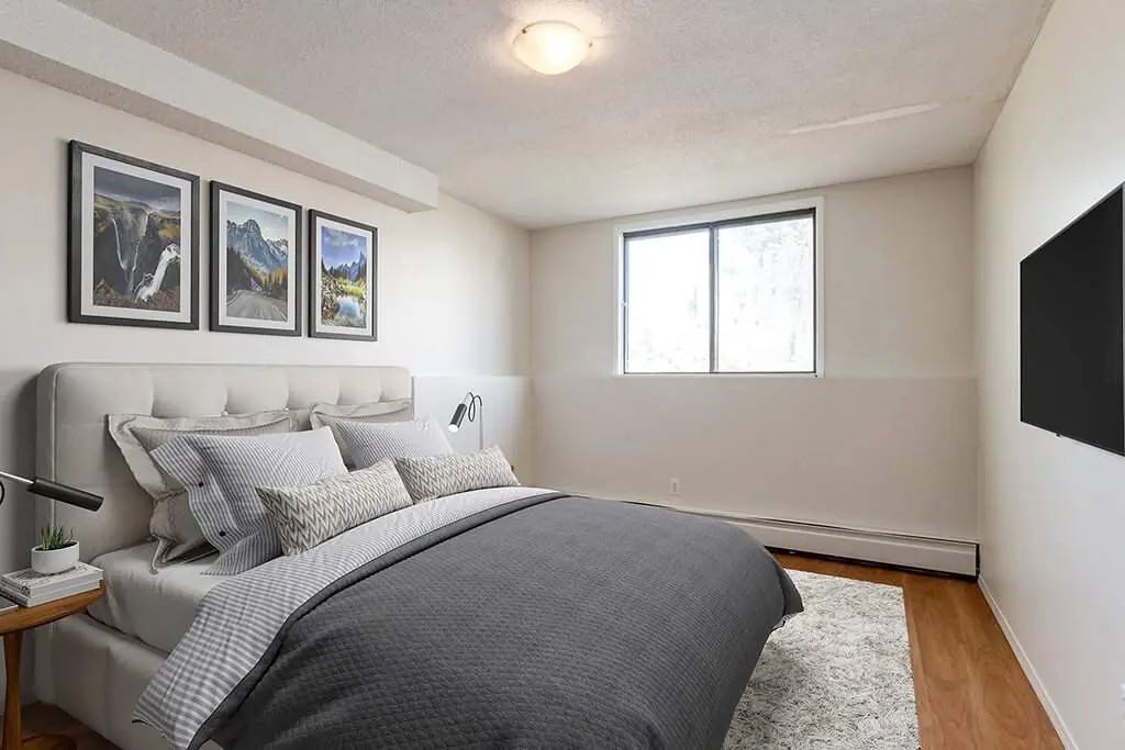 Kinbrook Manor - Photo 3 of 10