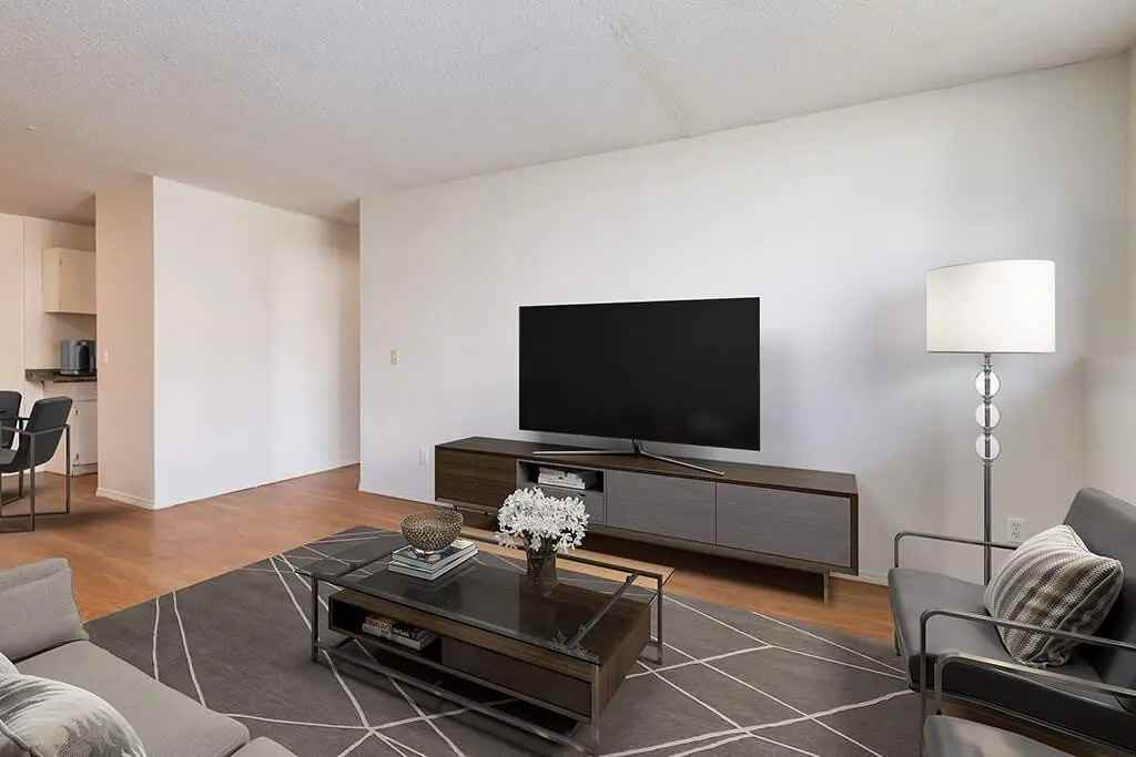 Kinbrook Manor - Photo 4 of 10