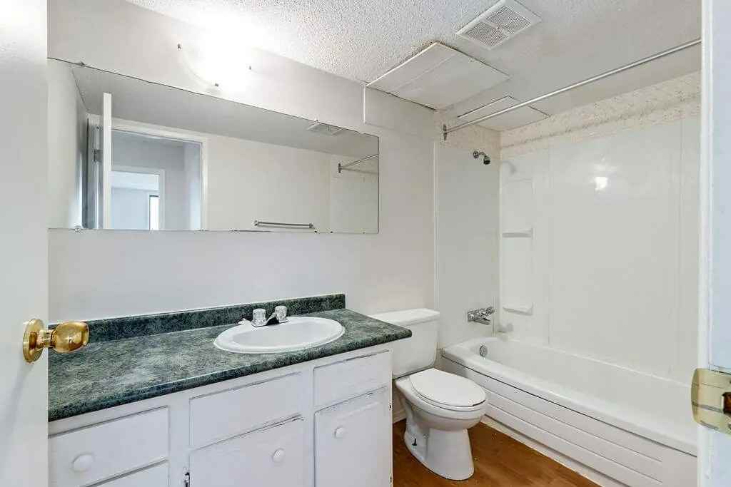 Kinbrook Manor - Photo 6 of 10