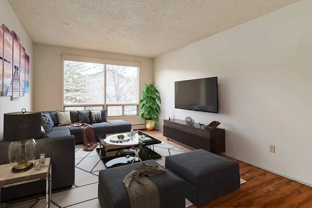 Sutherland Manor - Photo 4 of 28