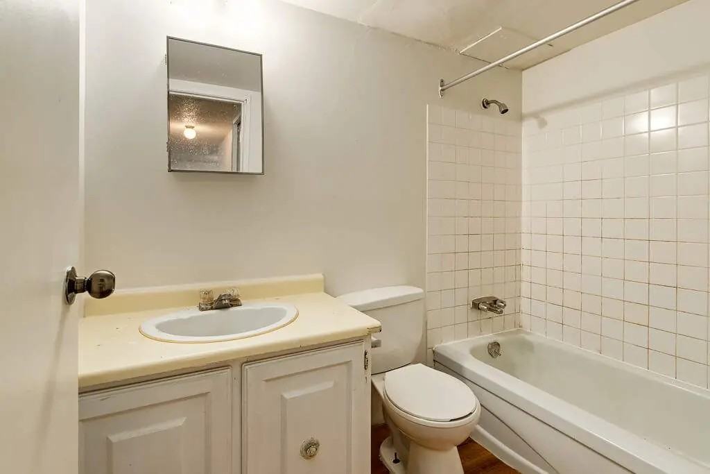 Sutherland Manor - Photo 6 of 28