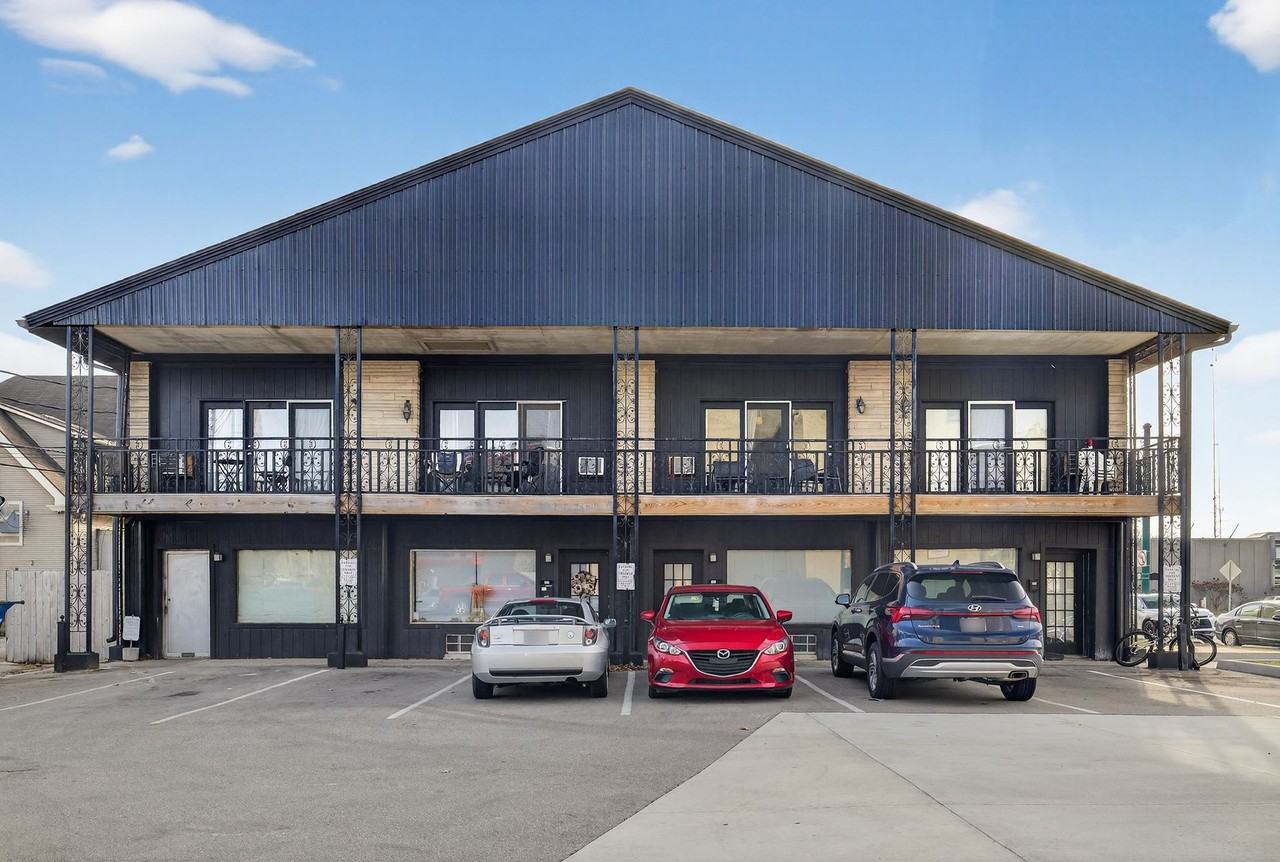 213 S Lincoln St - Photo 3 of 10