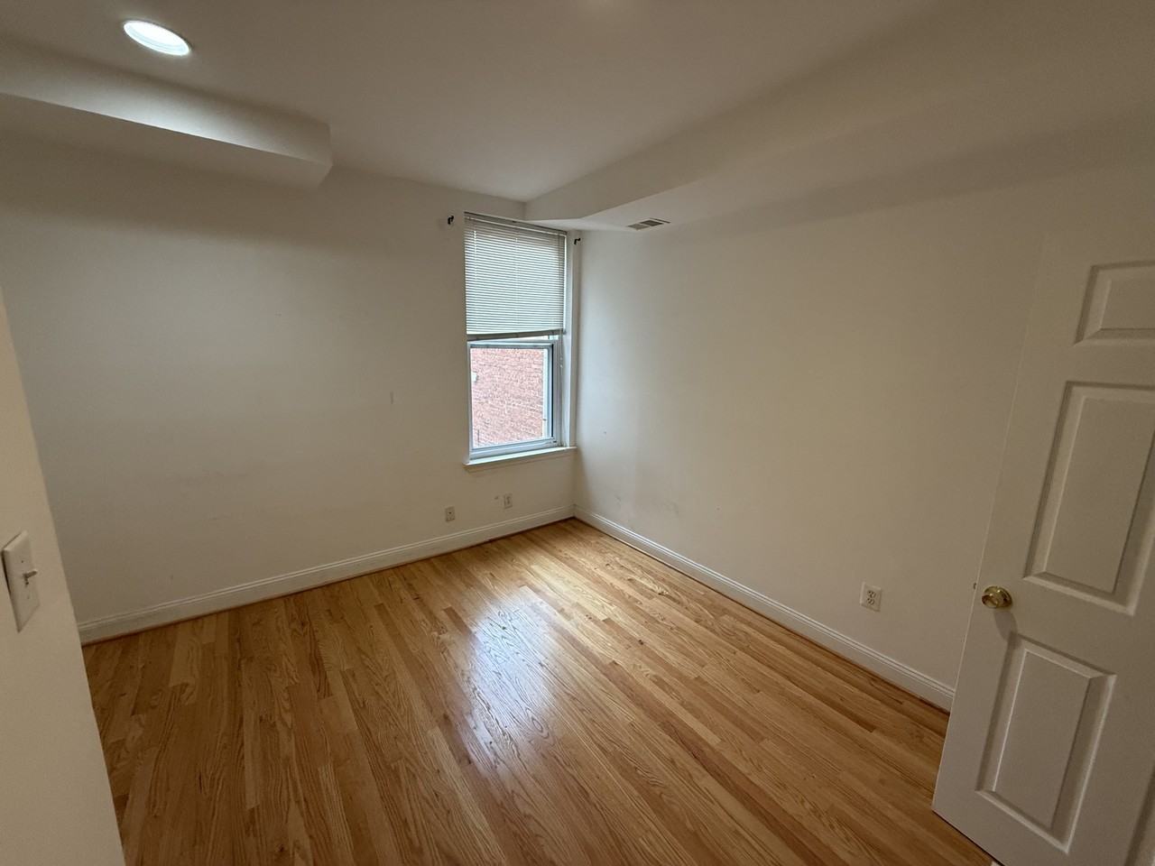 1450 Newton St Nw #4 - Photo 4 of 6