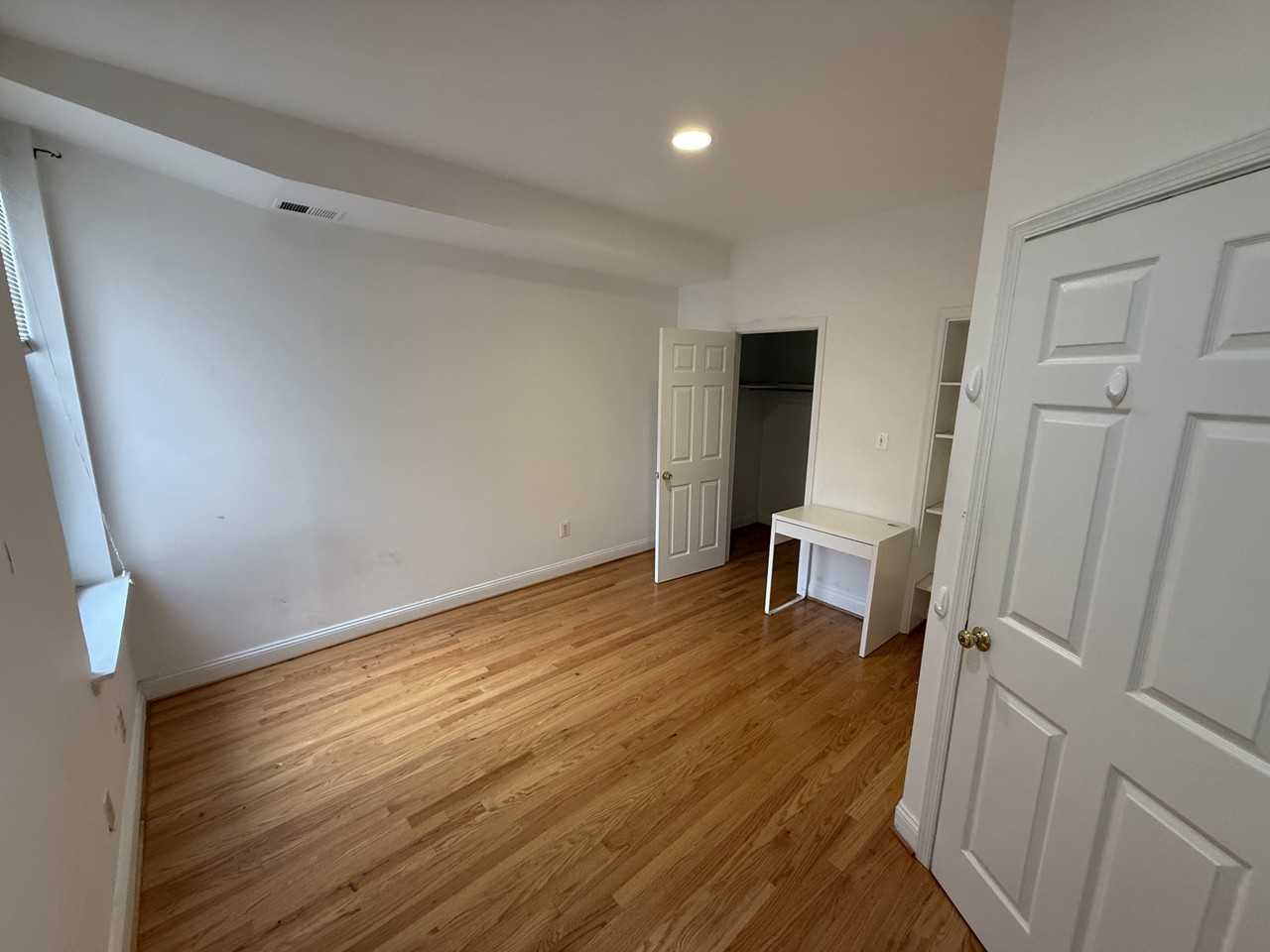 1450 Newton St Nw #4 - Photo 5 of 6