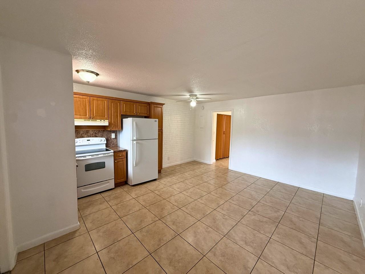 216 N 61st Ave #4 - Photo 2 of 14