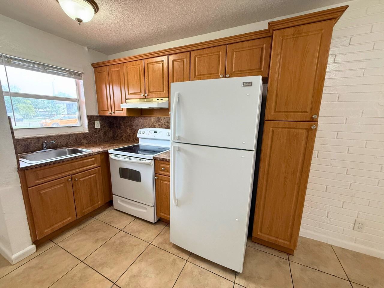 216 N 61st Ave #4 - Photo 3 of 14