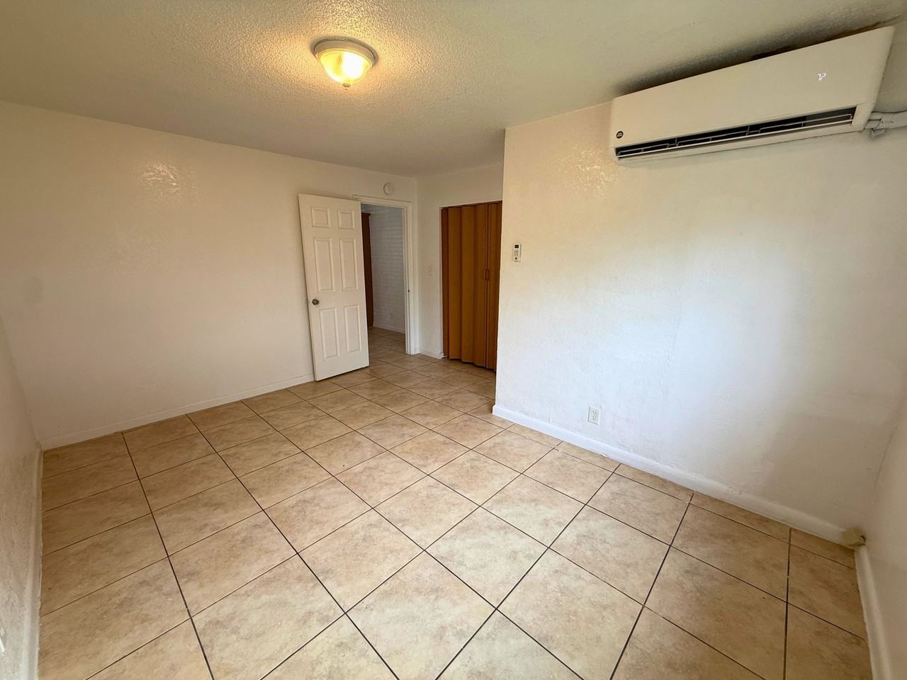 216 N 61st Ave #4 - Photo 5 of 14