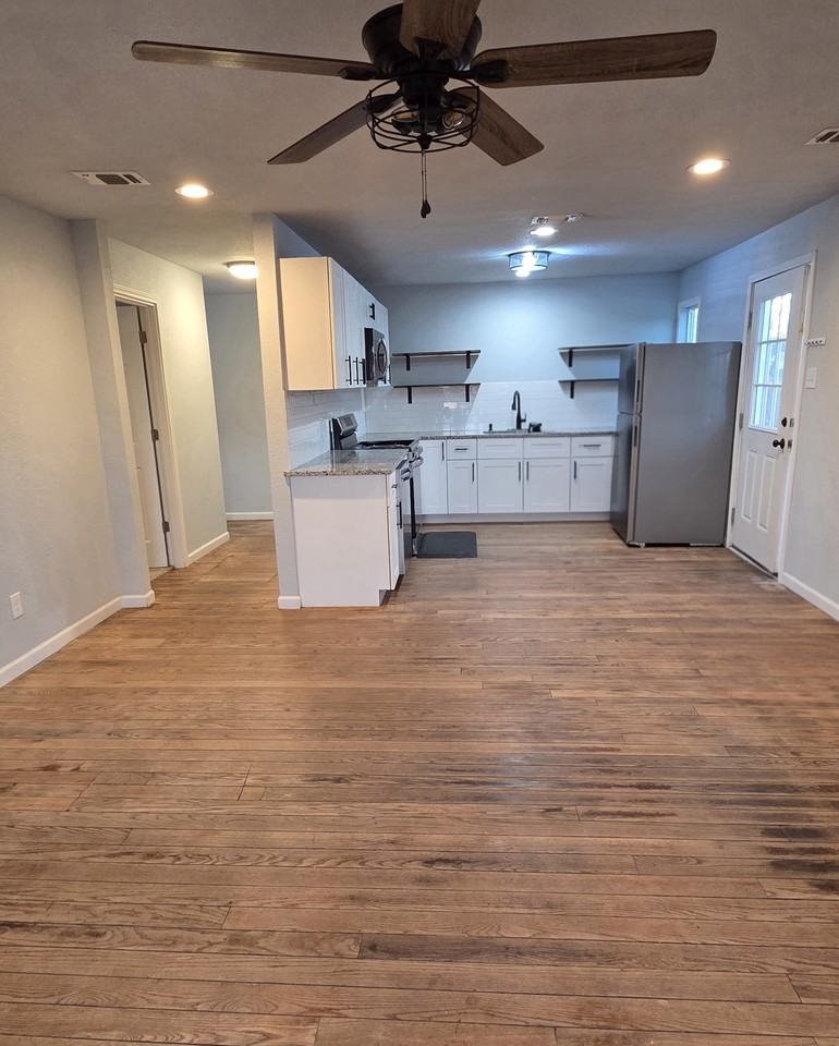 2001 N Lincoln Ave #1 - Photo 3 of 14