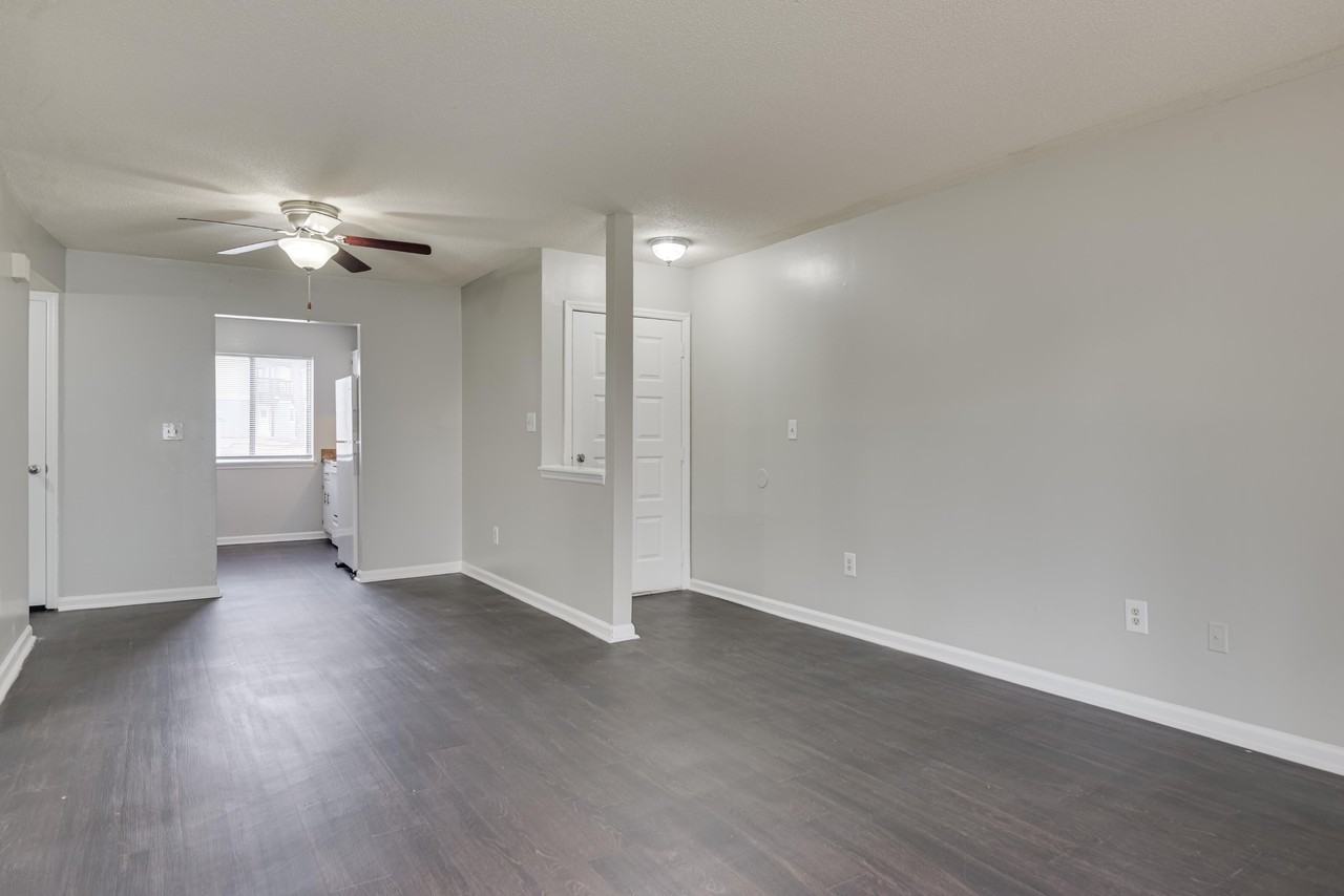 2814 Thomas Ln Apt B #2814B - Photo 3 of 18