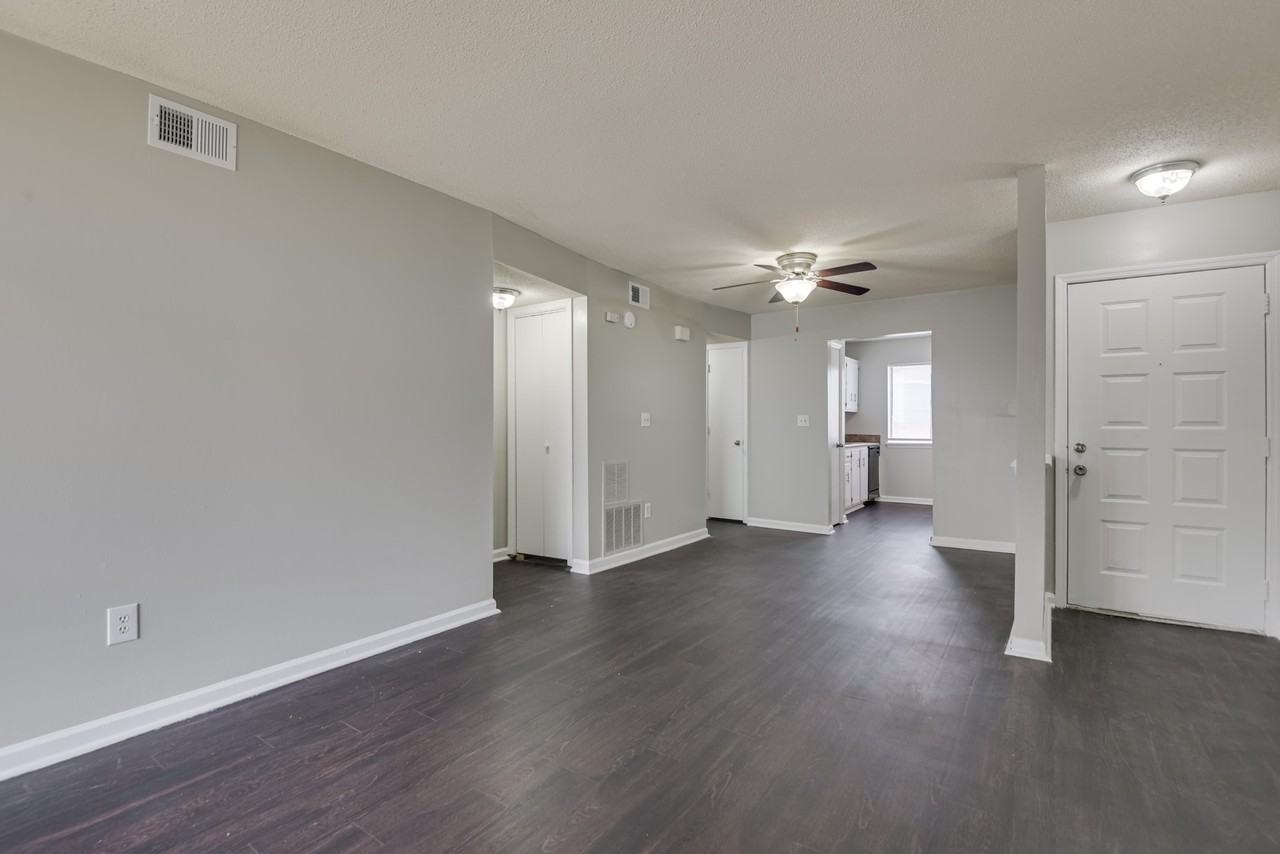 2814 Thomas Ln Apt B #2814B - Photo 4 of 18