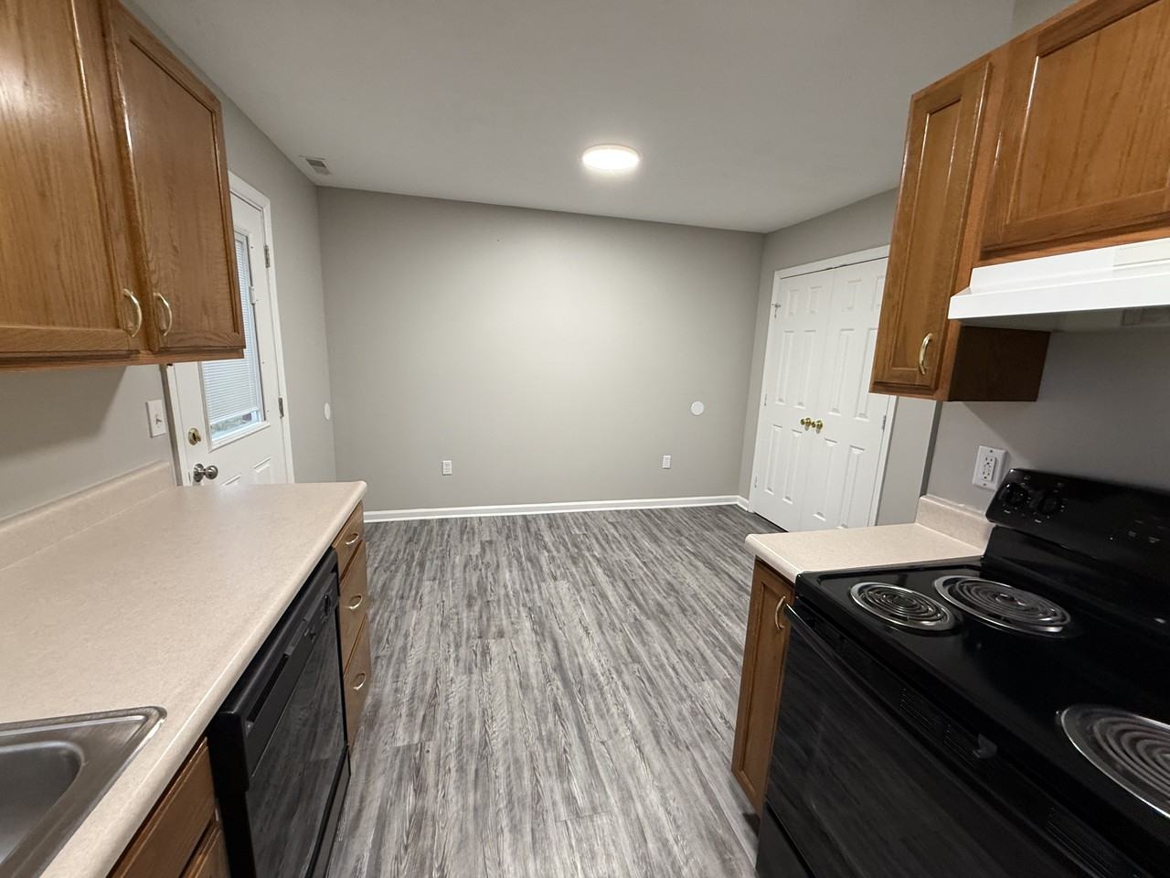 1037 Merrick Dr #B - Photo 7 of 11