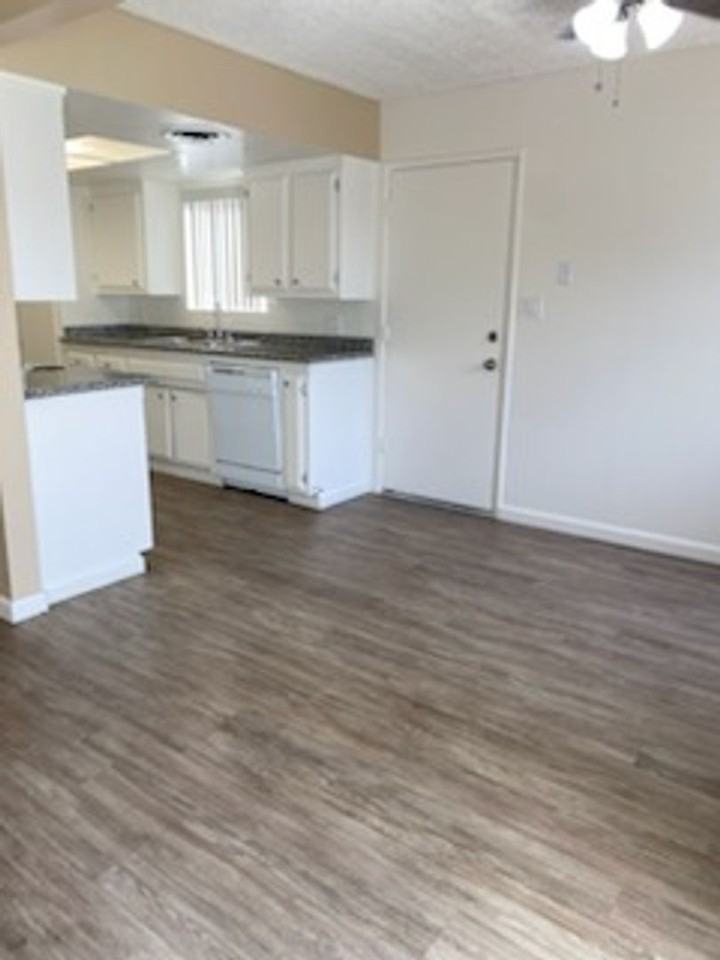 Autumn Glen Apartments - Photo 6 of 17