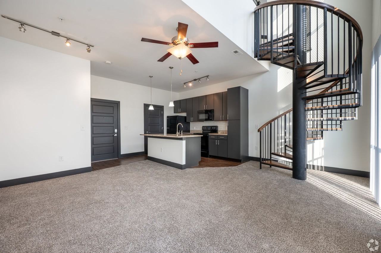 Mezz 42 - Photo 5 of 46