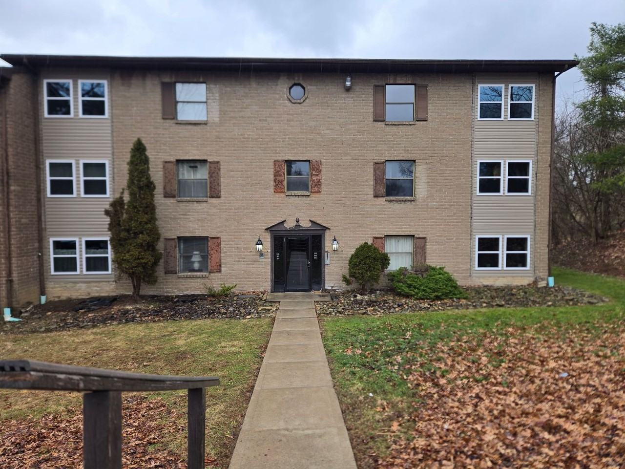 Virginia Manor - Photo 4 of 27